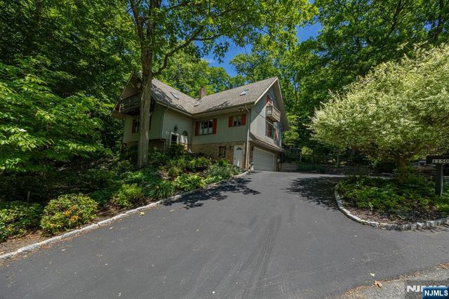 1150 Lakeside Drive, Vernon, NJ 07422