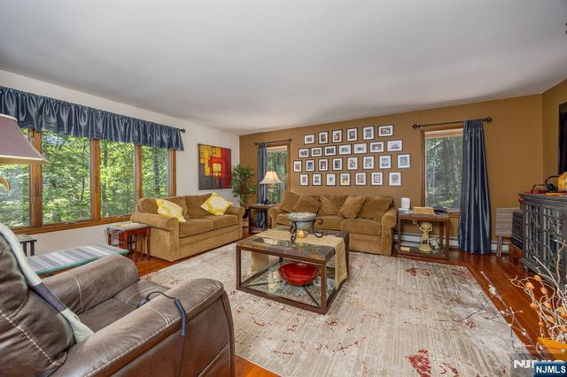 1150 Lakeside Drive, Vernon, NJ 07422