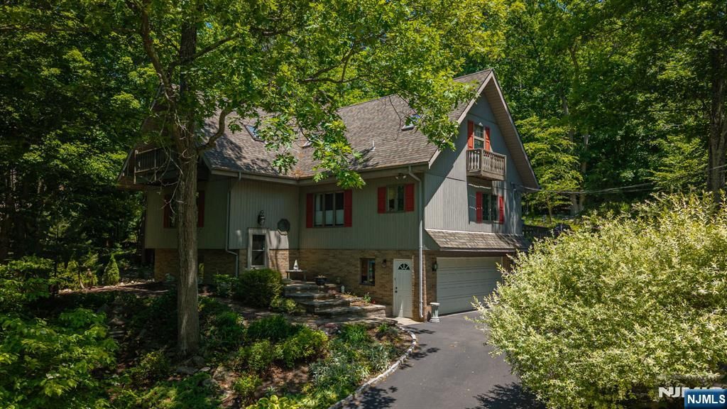 1150 Lakeside Drive, Vernon, NJ 07422