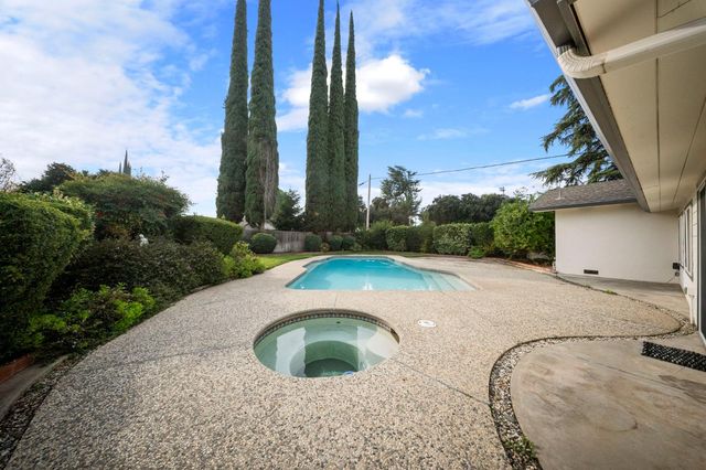 1500 Crestview Dr, Modesto, CA 95355