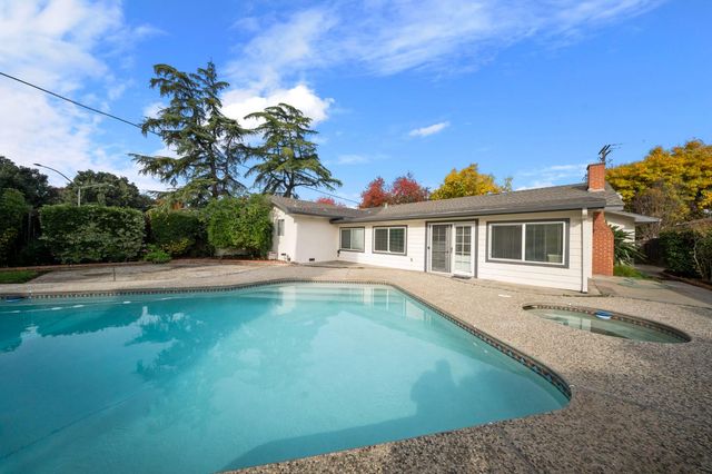 1500 Crestview Dr, Modesto, CA 95355