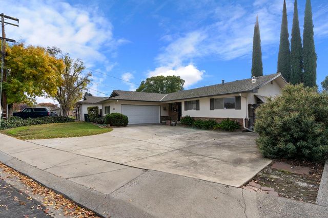 1500 Crestview Dr, Modesto, CA 95355