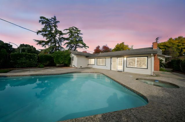 1500 Crestview Dr, Modesto, CA 95355