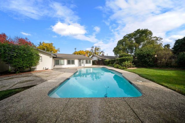 1500 Crestview Dr, Modesto, CA 95355