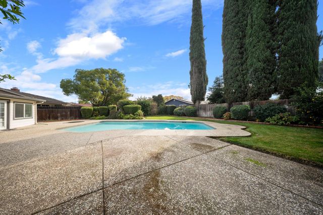 1500 Crestview Dr, Modesto, CA 95355