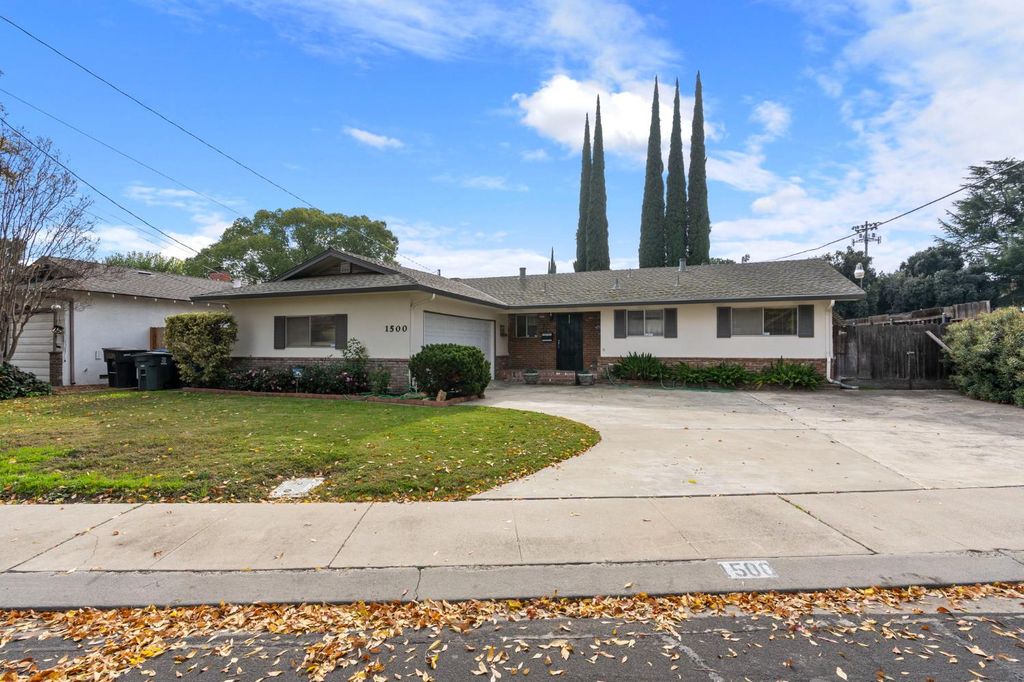 1500 Crestview Dr, Modesto, CA 95355