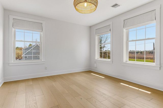 19 Lovering Road, North Hampton, NH 03862