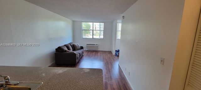 2401 Riverside Dr 209-B, Coral Springs, FL 33065