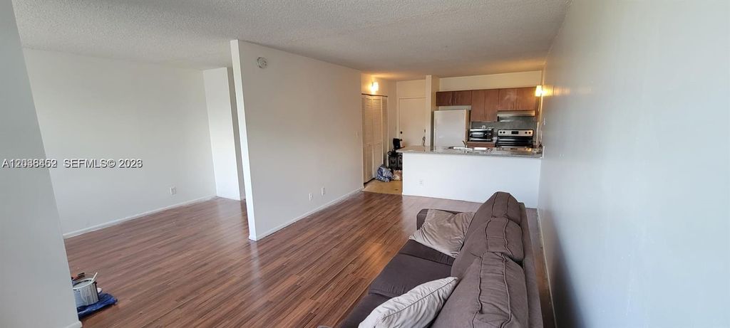 2401 Riverside Dr 209-B, Coral Springs, FL 33065