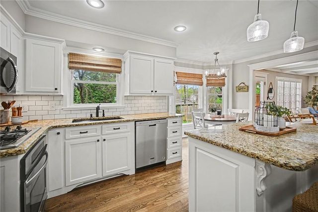 5507 W 90th Terrace, Overland Park, KS 66207