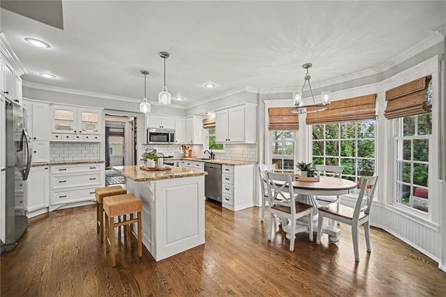 5507 W 90th Terrace, Overland Park, KS 66207