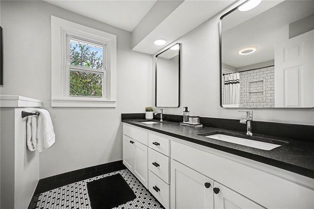 5507 W 90th Terrace, Overland Park, KS 66207
