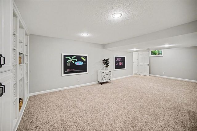 5507 W 90th Terrace, Overland Park, KS 66207