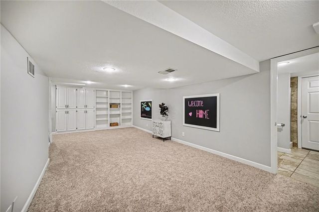 5507 W 90th Terrace, Overland Park, KS 66207