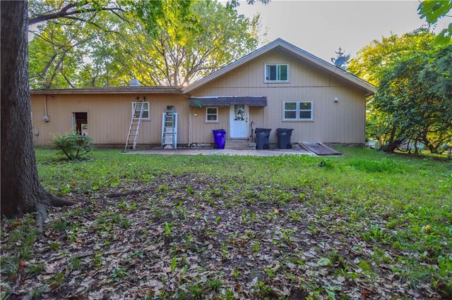 718 S Chestnut Street, Olathe, KS 66061