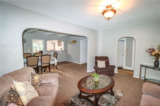 718 S Chestnut Street, Olathe, KS 66061