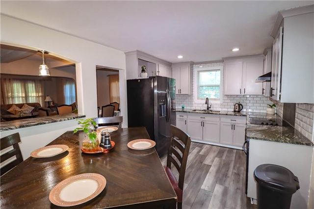 718 S Chestnut Street, Olathe, KS 66061