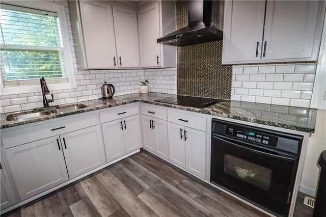 718 S Chestnut Street, Olathe, KS 66061
