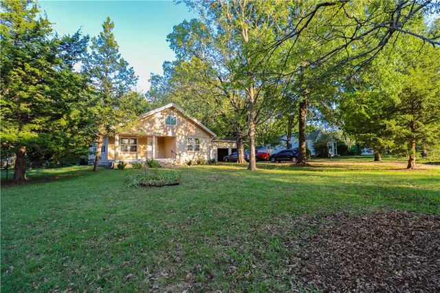 718 S Chestnut Street, Olathe, KS 66061