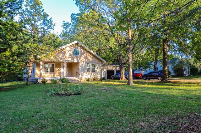 718 S Chestnut Street, Olathe, KS 66061