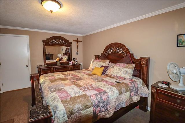 718 S Chestnut Street, Olathe, KS 66061