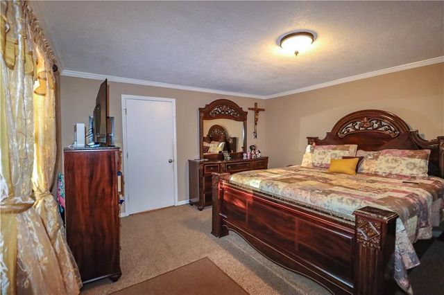 718 S Chestnut Street, Olathe, KS 66061