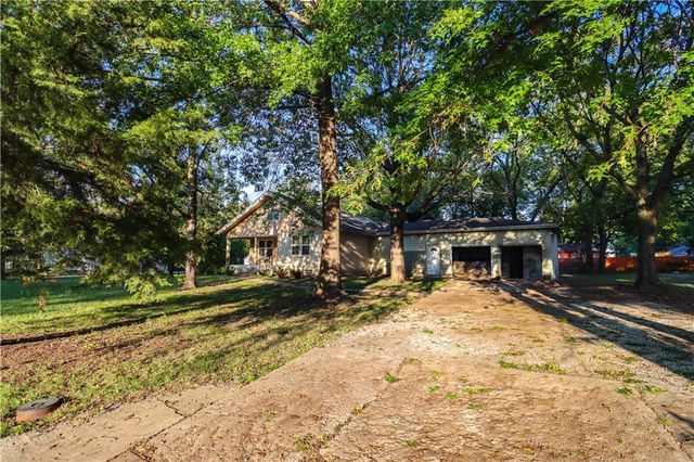 718 S Chestnut Street, Olathe, KS 66061
