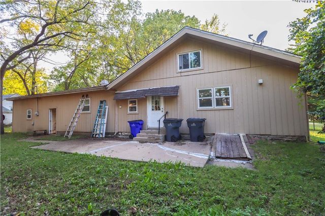 718 S Chestnut Street, Olathe, KS 66061