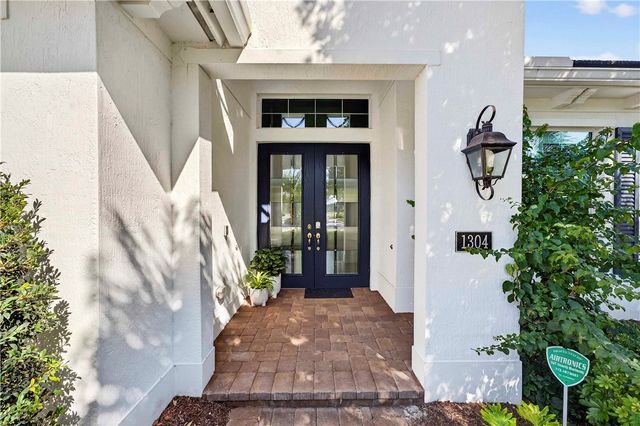 1304 Lilys Cay Circle, Vero Beach, FL 32967