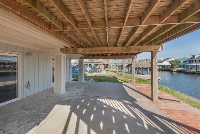 1216 Sailfish Street, Bayou Vista, TX 77563