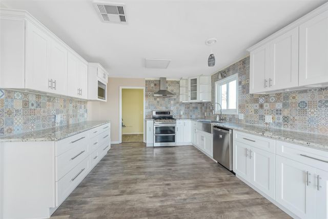 1216 Sailfish Street, Bayou Vista, TX 77563