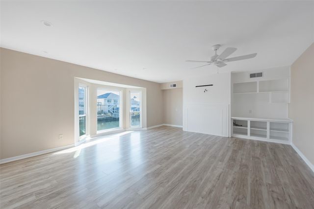 1216 Sailfish Street, Bayou Vista, TX 77563