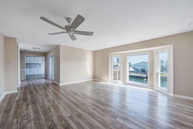 1216 Sailfish Street, Bayou Vista, TX 77563