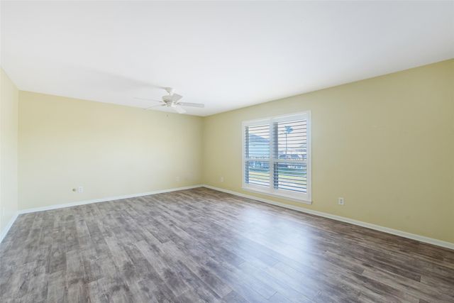 1216 Sailfish Street, Bayou Vista, TX 77563