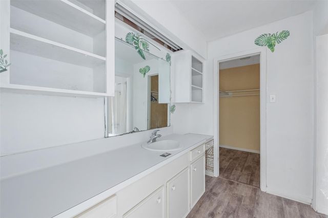 1216 Sailfish Street, Bayou Vista, TX 77563