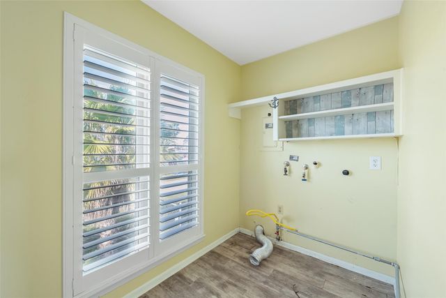 1216 Sailfish Street, Bayou Vista, TX 77563