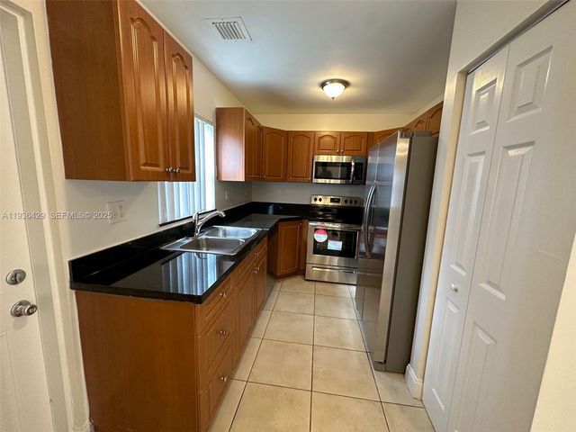 214 NW 14th Ave 0, Fort Lauderdale, FL 33311