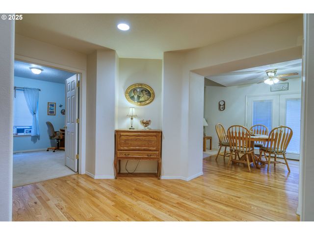 34583 GLACIER Ave, St Helens, OR 97051