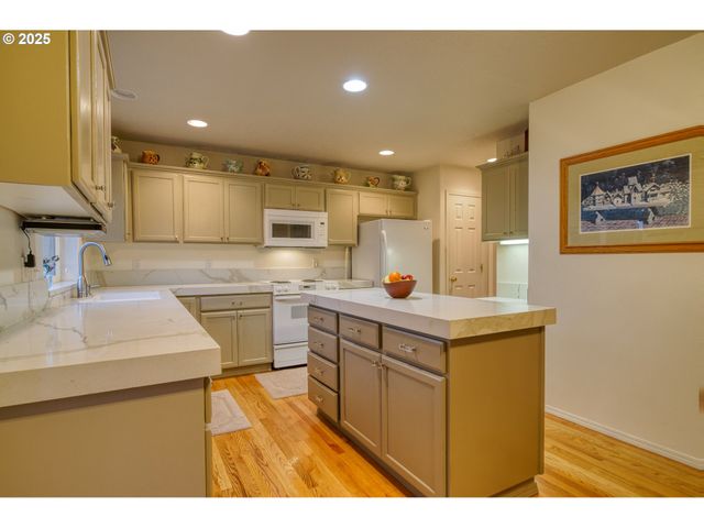 34583 GLACIER Ave, St Helens, OR 97051