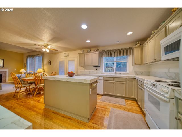 34583 GLACIER Ave, St Helens, OR 97051