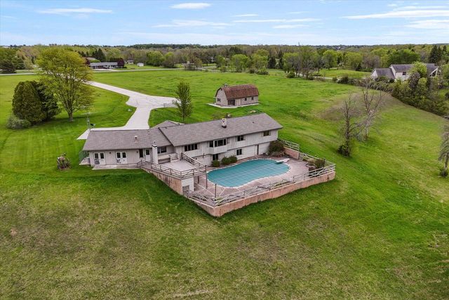 W5936 Mooney ROAD, Plymouth, WI 53073