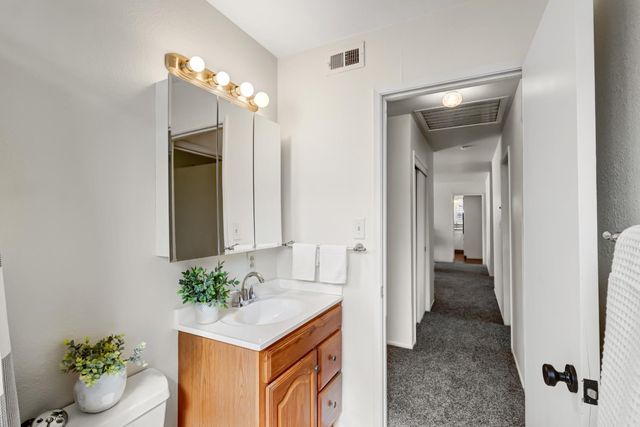 5021 North Pkwy, Sacramento, CA 95823