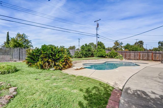 5021 North Pkwy, Sacramento, CA 95823
