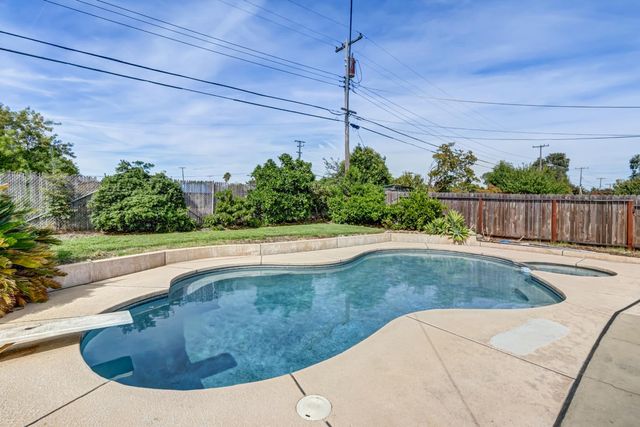 5021 North Pkwy, Sacramento, CA 95823