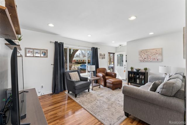 30110 Fink Avenue, Farmington Hills, MI 48336