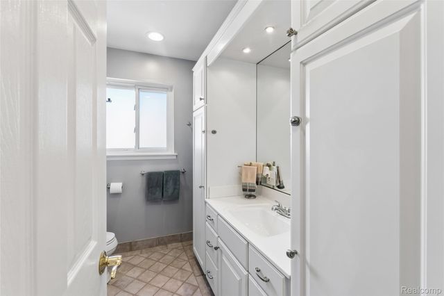 30110 Fink Avenue, Farmington Hills, MI 48336