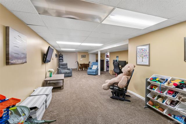 30110 Fink Avenue, Farmington Hills, MI 48336