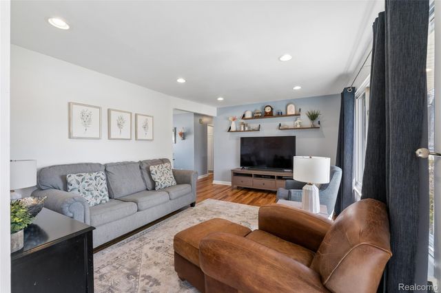 30110 Fink Avenue, Farmington Hills, MI 48336