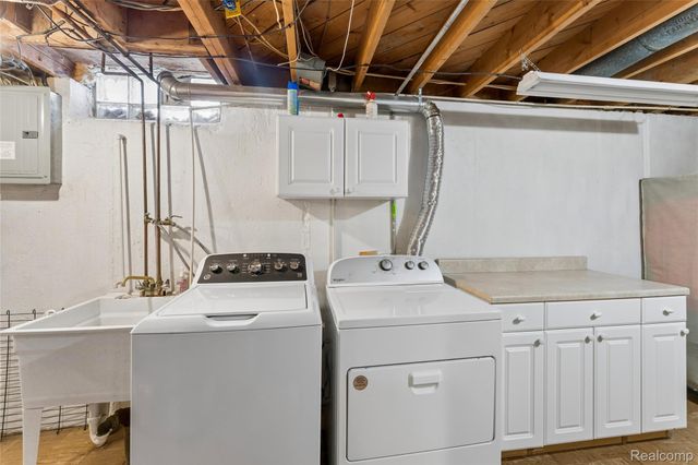 30110 Fink Avenue, Farmington Hills, MI 48336