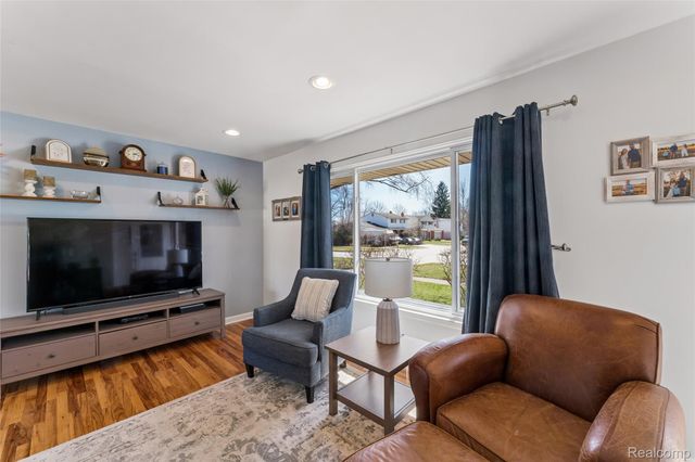 30110 Fink Avenue, Farmington Hills, MI 48336